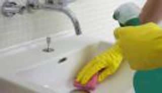 كورونا يزيد حالات "التسمم بالمطهرات" في أمريكا