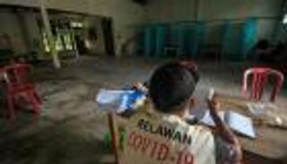 "منزل مهجورة" لعزل مخالفي "حجر كورونا" في إندونيسيا