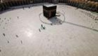 السعودية تعلق الصلوات الخمس والتراويح في الحرمين خلال رمضان