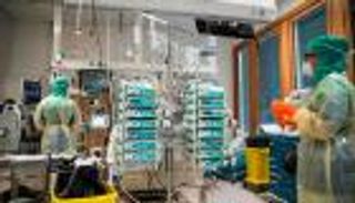 مهندس "مناعة القطيع" ضد كورونا: نظريتي تنجح في السويد