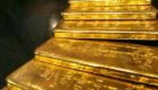 انهيار النفط الأمريكي يعيد للذهب بريقه بجلسة الإثنين الأسود