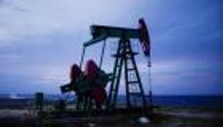 النفط عند أقل مستوى في عقدين.. وبرنت دون الـ20 دولارا
