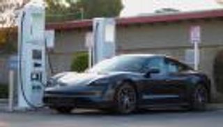 نسخة "شعبية" من بورش تايكان الكهربائية