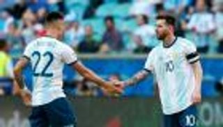 صديق ميسي يقطع طريق لاوتارو إلى برشلونة