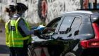 أغرب غرامات "حظر كورونا".. فرنسيات يبحثن عن صبغة شعر وطلاء أظافر