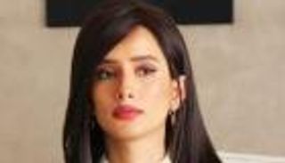 عفريت فيفي عبده يُسقط زينة أرضا