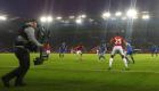 أزمة كورونا تقدم هدية لجماهير الدوري الإنجليزي