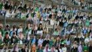 "حيلة بلاستيكية" تعيد الجماهير إلى الملاعب الألمانية