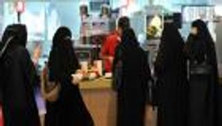 السعودية تمد ساعات نشاط المطاعم خلال رمضان