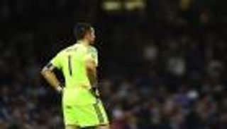 نجم وقميص 1.. بوفون "جدار إيطاليا" المحروم من جنة أوروبا