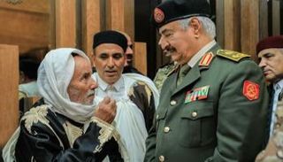 المشير خليفة حفتر مع شيوخ القبائل