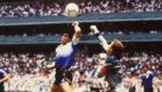 بعد 34 عاما.. الكشف عن كواليس هدفي مارادونا أمام إنجلترا