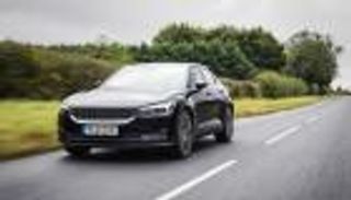 فولفو تشعل سوق السيارات الكهربائية بسعر تنافسي لطراز بولستر