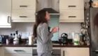 كورونا يفرق بين ممرضة وأطفالها.. الأمل في اللقاء