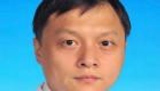 كورونا يلون وجهي طبيبين صينيين بالأسود.. ما السبب؟