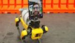 روبوت ينقذ الأطباء من العدوى بمرض كورونا