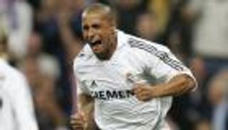 نجم وقميص 3.. مدفع بشري زلزل ملاعب كرة القدم