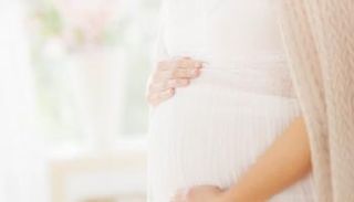 التغيرات الهرمونية أثناء الحمل تساعد على ظهور البثور