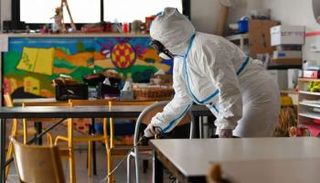 تعقيم المدارس الفرنسية قبل عودة الدراسة