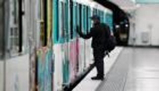 242 وفاة جديدة بكورونا في فرنسا.. والإجمالي 22856