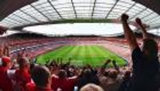 "أنقذوا كرة القدم".. العالم يتحد لعودة الدوريات