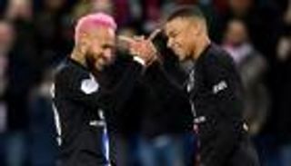 آخرهم مبابي.. الأب أقرب طريق إلى عقود اللاعبين