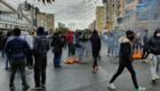 مستشار الرئيس الإيراني يعترف بخطأ قرار "رفع البنزين"