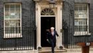 كورونا يلاحق جونسون في "داونينغ ستريت"