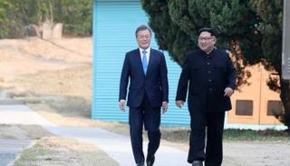 رئيسا الكوريتين الجنوبية والشمالية في قمتهما التاريخية عام 2018