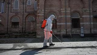 تعقيم المساجد في فرنسا