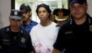 رونالدينيو يروي كواليس سجنه في باراجواي