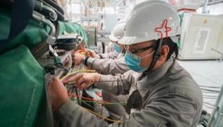 عمال بشركة صينية- شينخوا 