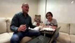 فلسطيني يحارب كورونا بالغناء: "لا تقربنا"