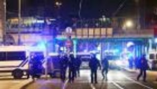 إصابة شرطيين فرنسيين في حادث دهس بضواحي باريس