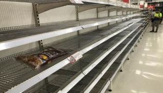 خلو الأسواق التجارية بسبب فيروس كورونا - أرشيفية