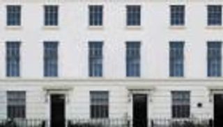 حكاية أقدم مسجد في بريطانيا.. يرجع تاريخه لأكثر من قرن وأسسه إنجليزي