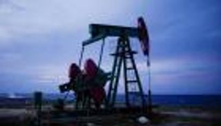 الخام الأمريكي يقفز 14% في التعاملات الآسيوية