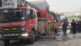 سيارات الإطفاء في محيط الحادث