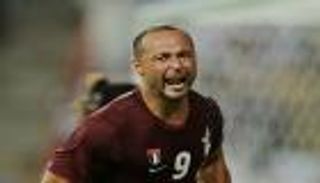 ملعب رمضان.. الصيام يجبر البرازيلي بايانو على التسوق