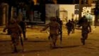 احتجاجات لبنان تتوسع.. اشتباكات مع الجيش وقطع طرق