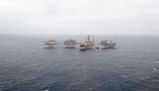 منصة نفط بحرية - رويترز