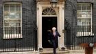 جونسون يبحث تخفيف تدابير كورونا رغم ارتفاع الوفيات