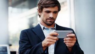 إطلاق أحدث إصدارات الهواتف الذكية عبر الإنترنت