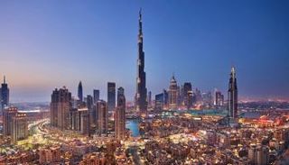 بيئة عمل جذابة في الإمارات
