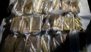 سبائك ذهب قبل نقلها للبنك المركزي في فنزويلا 