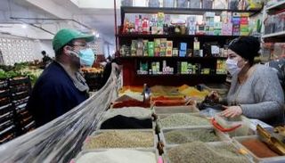 متجر في الجزائر العاصمة- رويترز