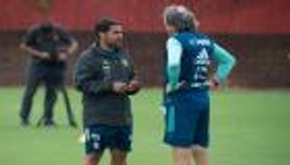 ملعب رمضان.. "احتفالية الصيام" تبهر مدرب فلامنجو