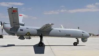 طائرة العنقاء التي زود بها النظام التركي مليشيات السراج