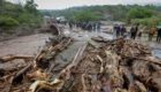 مصرع 7 شرطيين بفيضانات في كينيا