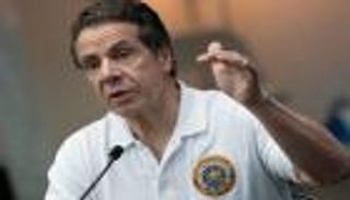 حاكم نيويورك يحذر مجددا من تخفيف قيود كورونا